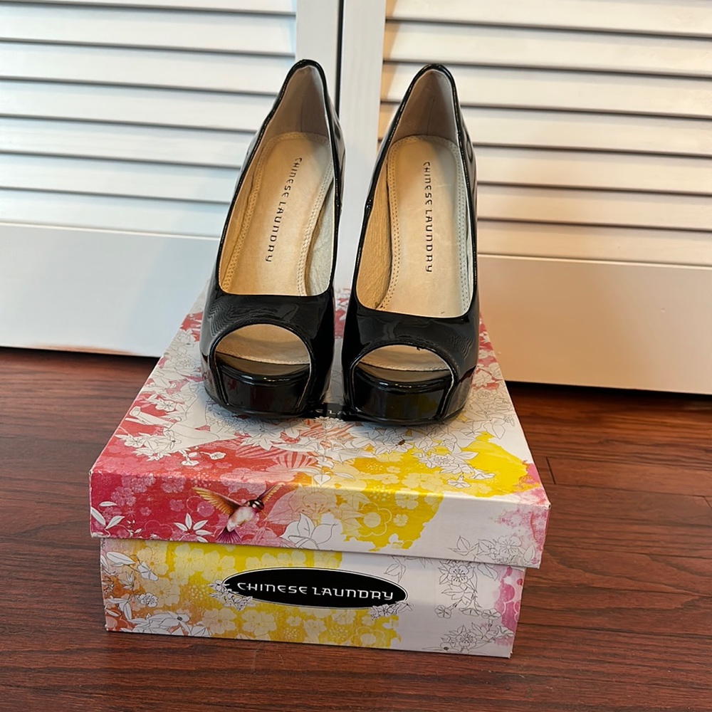 Hotness black Chinese Laundry pumps